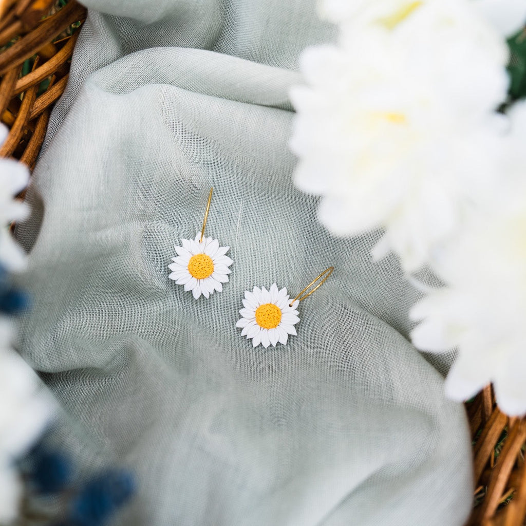 Cottage White Daisy Dangle Earrings